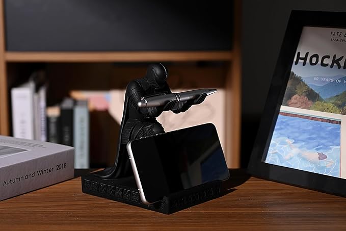 Windbreaker Soldier Knight Pen Holder Personalized Desk Accessory, Mobile Phone & Gaming Controller Holder, Device Stand Gift for Medieval Enthusiasts (Black)